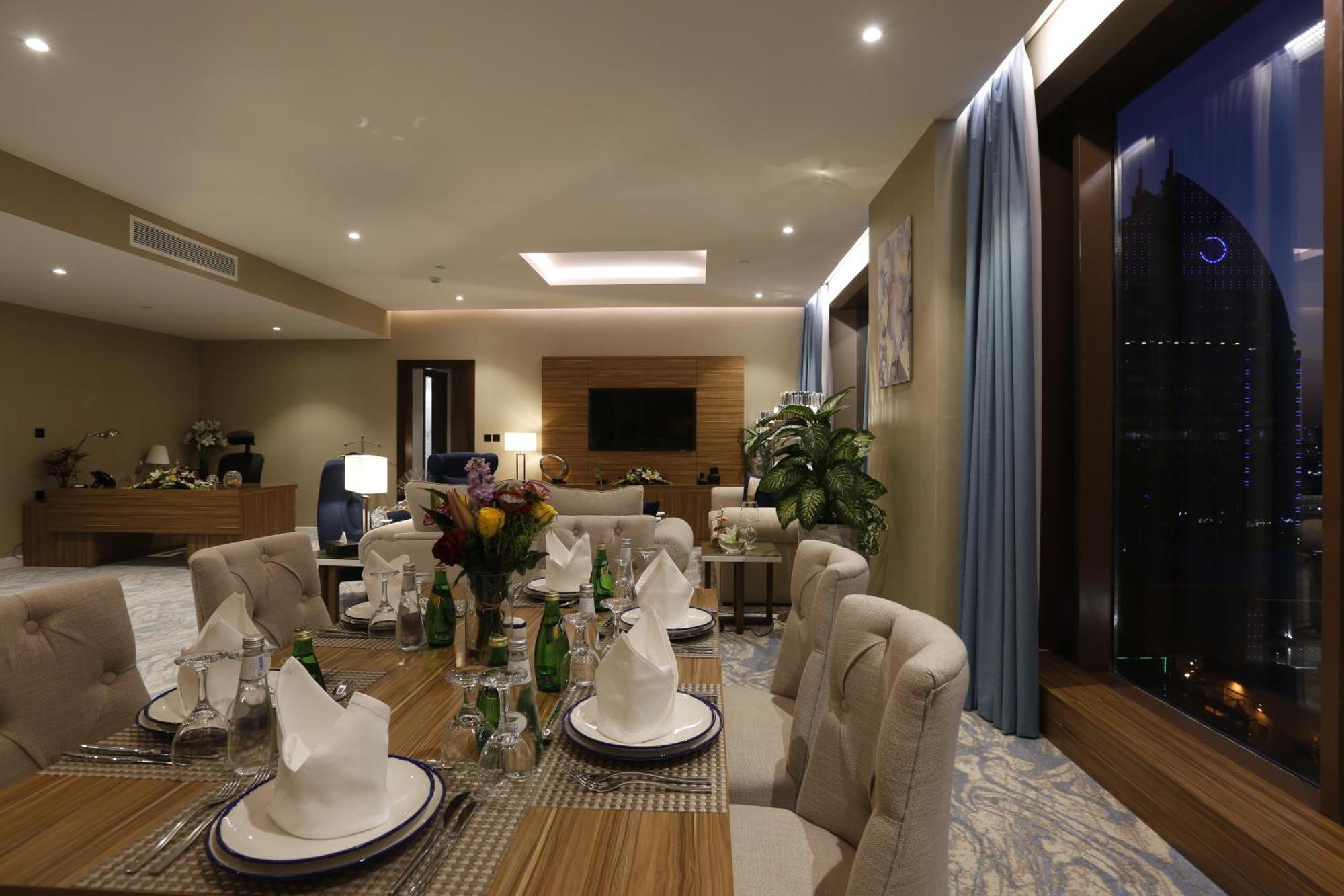Cantonal By Warwick Hotel