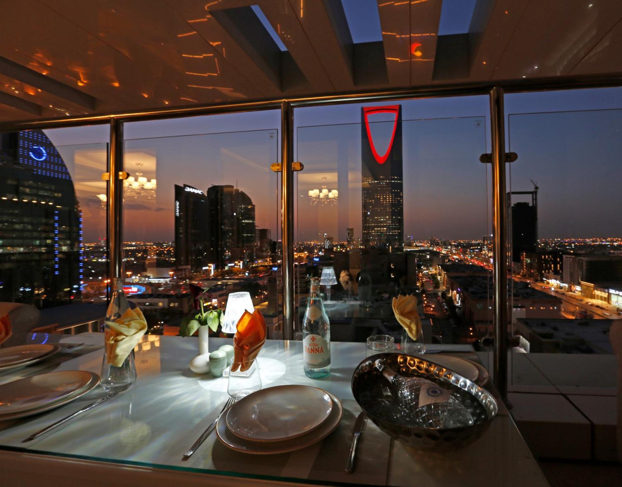Cantonal By Warwick Hotel